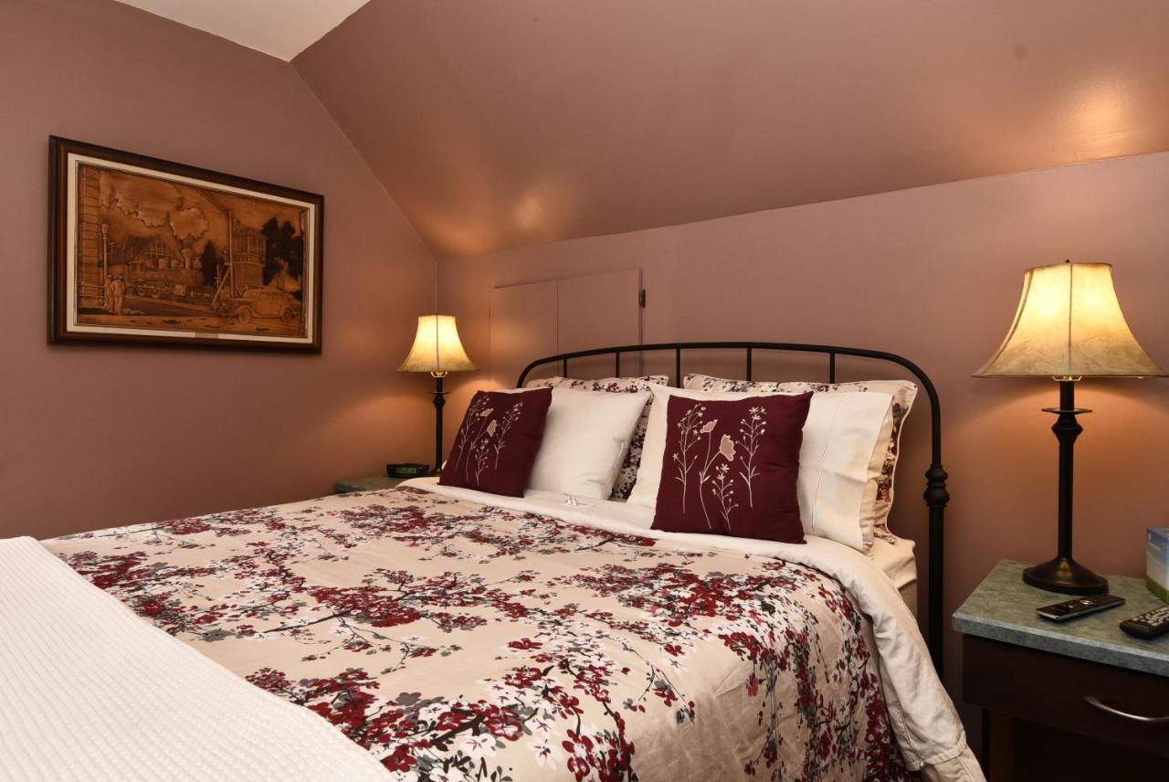 Phoenix House B&B Stettler Exterior foto